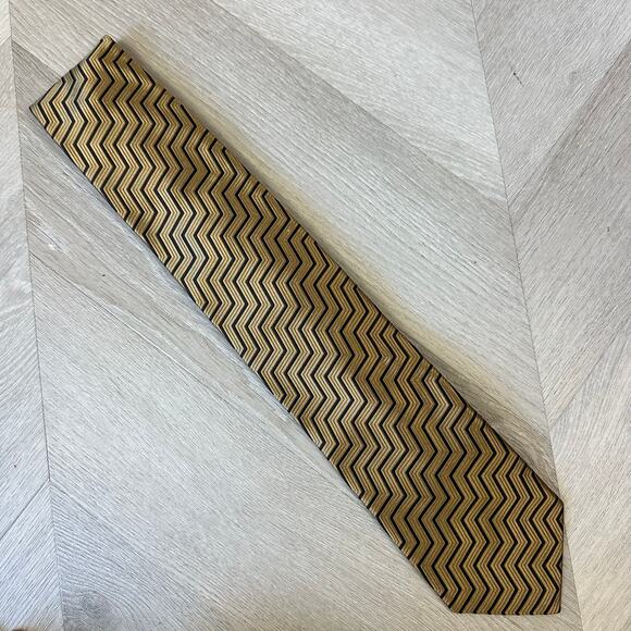 Hickey Freeman Gold Black Chevron Stripe Herringbone Silk Tie - Picture 6 of 6